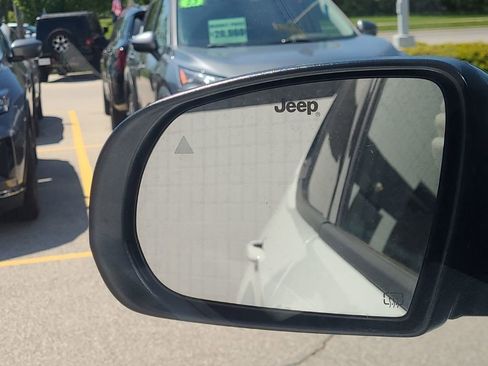 Used 2025 Jeep Compass Limited AWD/4WD image 27