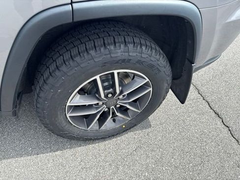 Used 2019 Jeep Grand Cherokee Limited AWD/4WD image 14