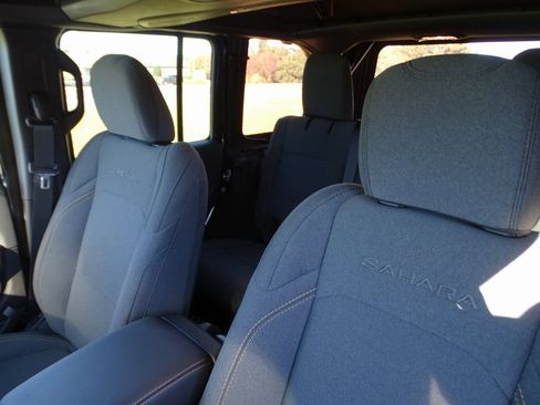 Used 2024 Jeep Wrangler Sahara w/ Technology Group image 11