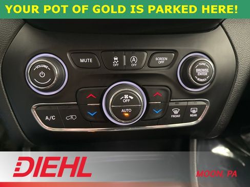 Used 2019 Jeep Cherokee Trailhawk image 37