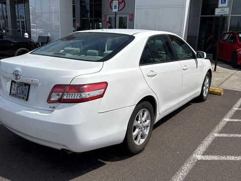 Used 2011 Toyota Camry LE w/ LE Extra-Value Pkg FWD image 4