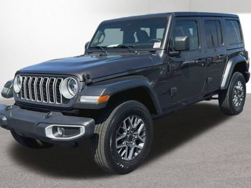 Used 2025 Jeep Wrangler Unlimited Sahara AWD/4WD image 4