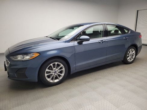 Used 2019 Ford Fusion SE FWD image 2