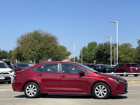 Used 2025 Toyota Corolla LE FWD image 3