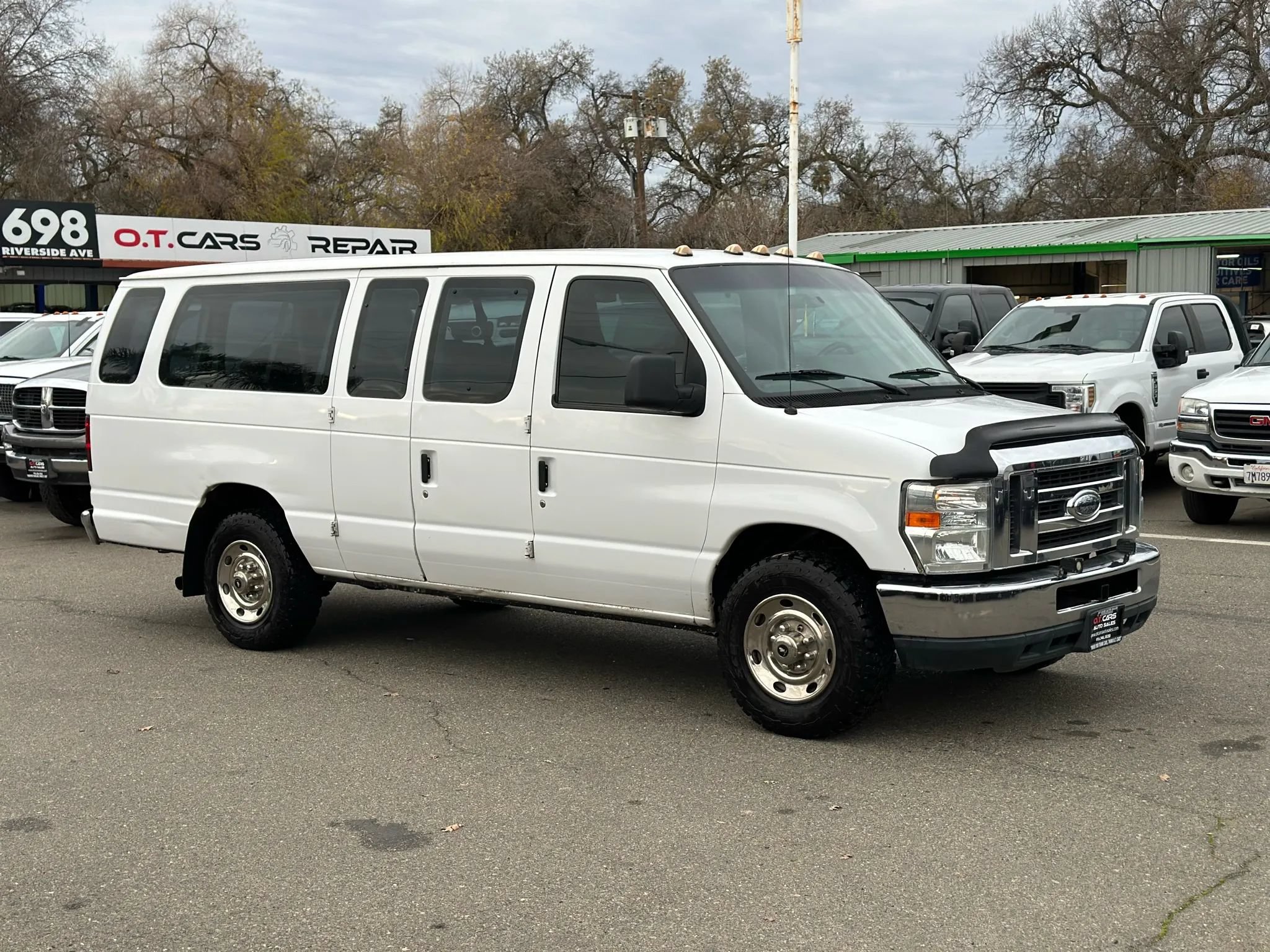Used 2011 Ford E-350 and Econoline 350 XLT RWD image 2