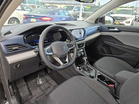 Used 2024 Volkswagen Taos SE image 12