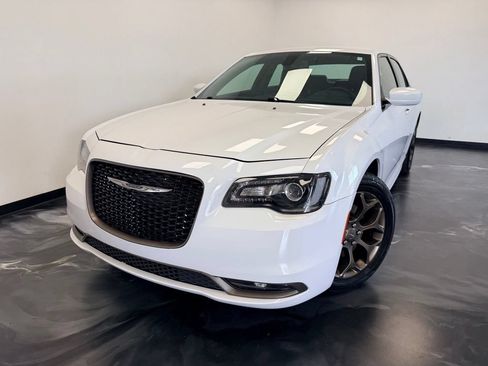 Used 2018 Chrysler 300 S w/ 300S Alloy Package AWD/4WD image 18