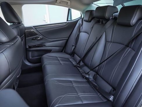 Certified 2025 Lexus ES 300h w/ Luxury Package FWD image 18