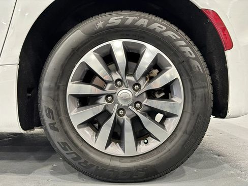 Used 2020 Chrysler Pacifica Touring-L Plus FWD image 54