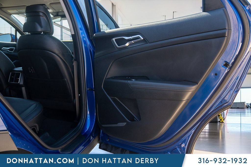 Used 2025 Kia Sportage EX FWD image 25