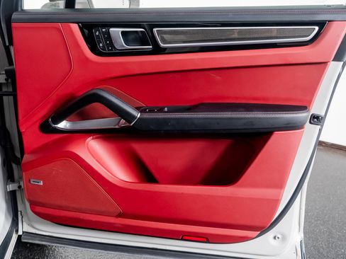 Used 2022 Porsche Cayenne Turbo image 40