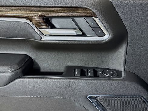 Used 2025 GMC Sierra 1500 Elevation image 16