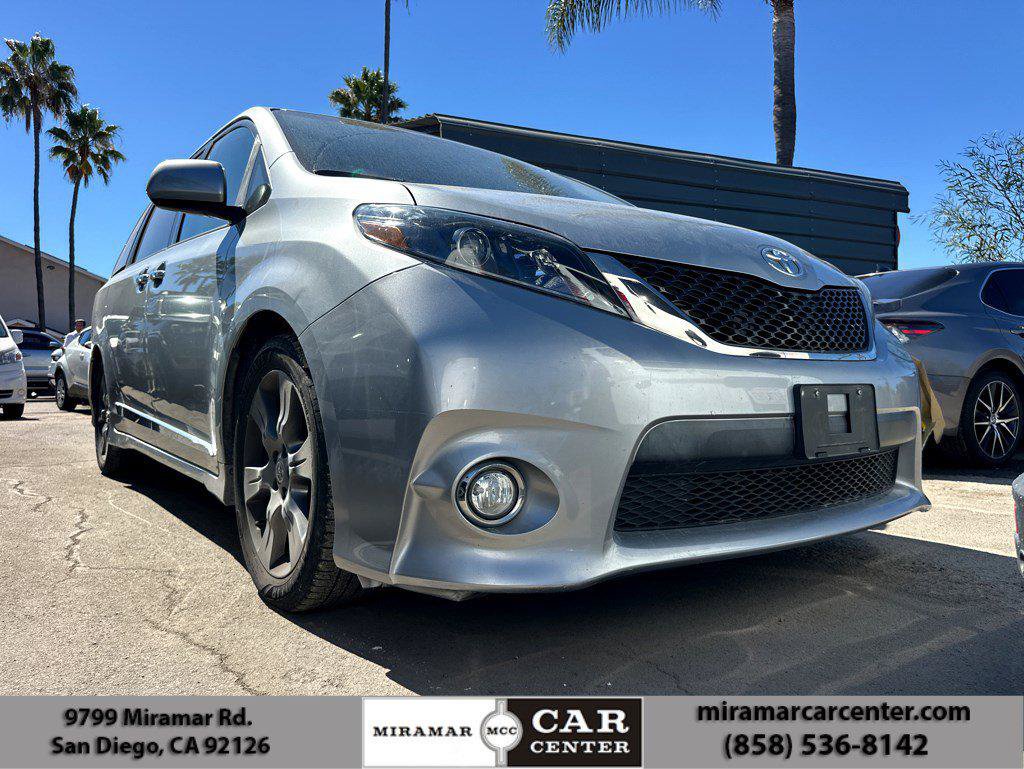 Used 2015 Toyota Sienna SE Premium FWD image 1