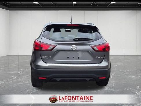 Used 2017 Nissan Rogue Sport SV AWD/4WD image 4