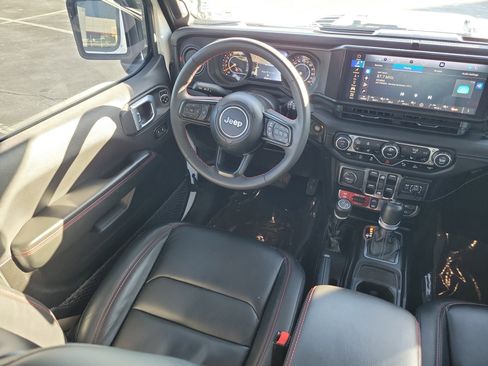 Used 2024 Jeep Wrangler Unlimited Rubicon image 11