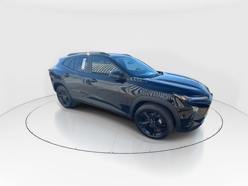 New 2026 Chevrolet Trax ACTIV image 2