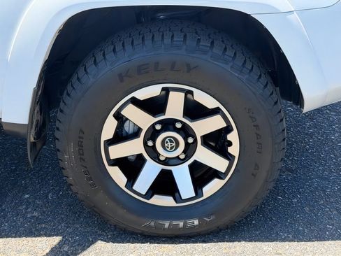 Used 2023 Toyota 4Runner TRD Off-Road Premium w/ Moonroof Package AWD/4WD image 9