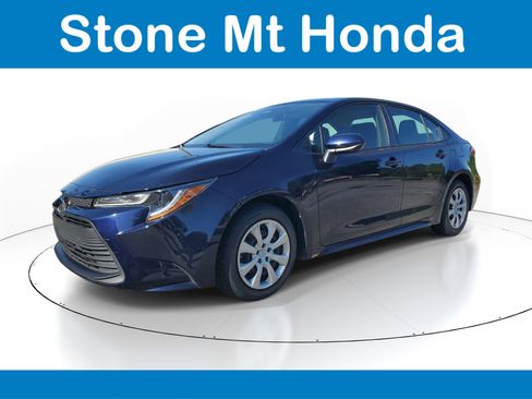 Used 2023 Toyota Corolla LE FWD image 3
