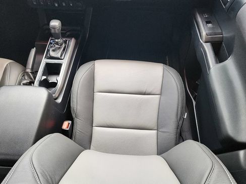 Used 2019 Toyota Tacoma TRD Sport w/ Technology Package AWD/4WD image 13