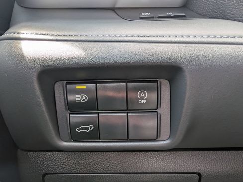 Used 2024 Toyota Highlander XLE AWD/4WD image 26