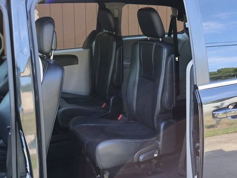 Used 2018 Dodge Grand Caravan SXT FWD image 22