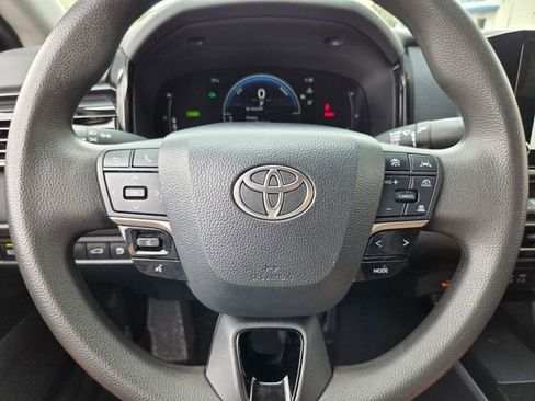 Used 2025 Toyota Camry LE image 29