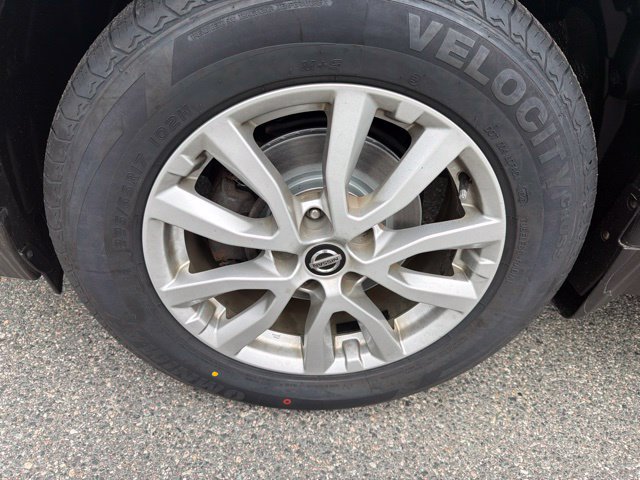 Used 2018 Nissan Rogue SV AWD/4WD image 17