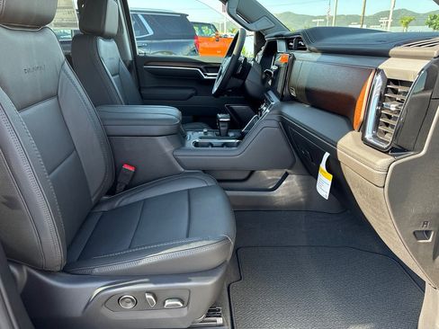 Used 2025 GMC Sierra 1500 Denali AWD/4WD image 13