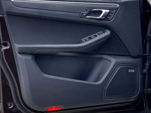 Used 2021 Porsche Macan S image 21