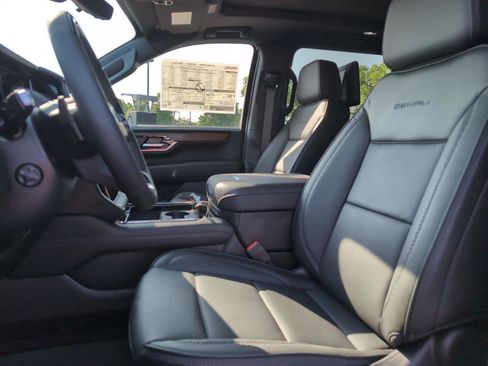 New 2026 GMC Yukon XL Denali w/ Denali Reserve Package AWD/4WD image 18