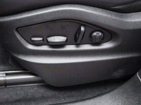 Used 2023 Porsche Cayenne Platinum Edition image 25