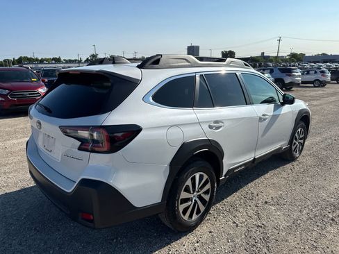 Used 2024 Subaru Outback Premium AWD/4WD image 3