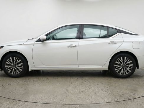 Used 2025 Nissan Altima 2.5 SV FWD image 5