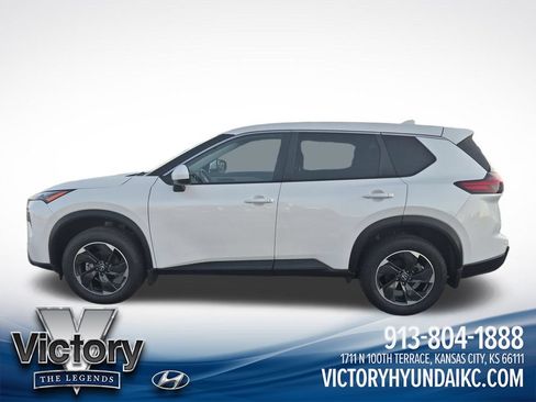 Used 2025 Nissan Rogue SV AWD/4WD image 2
