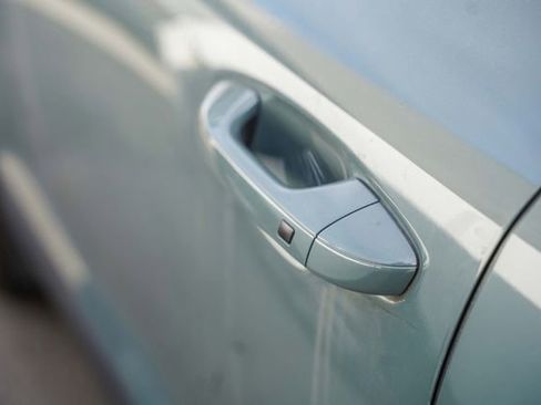 Certified 2023 Kia Niro EX image 9