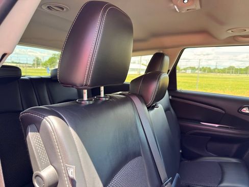 Used 2018 Dodge Journey Crossroad w/ Nav & Sun Group FWD image 25