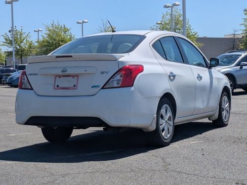 Used 2016 Nissan Versa SV image 5