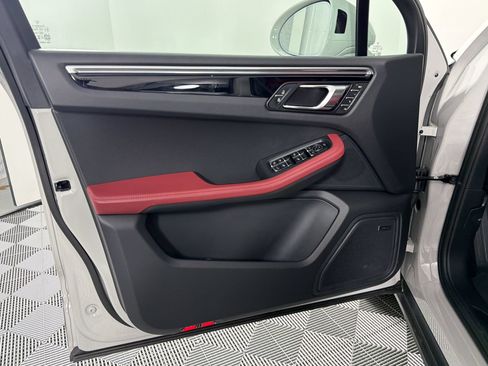 Certified 2026 Porsche Macan AWD/4WD image 13