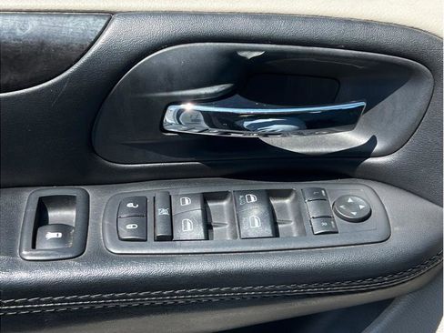 Used 2017 Dodge Grand Caravan SE w/ Power Window Group FWD image 19