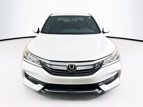 Used 2017 Honda Accord Sport image 2