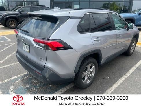 Used 2022 Toyota RAV4 XLE w/ Carpet Mat Package (TMS) AWD/4WD image 5