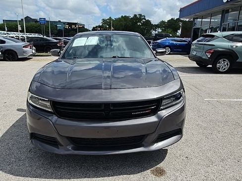 Used 2019 Dodge Charger SXT w/ Leather Interior Group RWD image 2