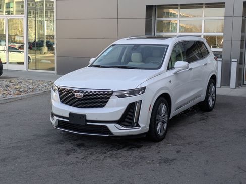 Used 2023 Cadillac XT6 Premium Luxury image 8