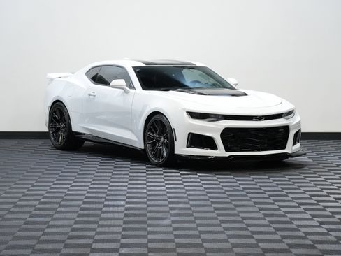 Used 2017 Chevrolet Camaro ZL1 RWD image 5