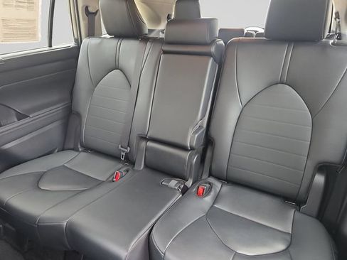 Certified 2026 Toyota Highlander XLE AWD/4WD image 13