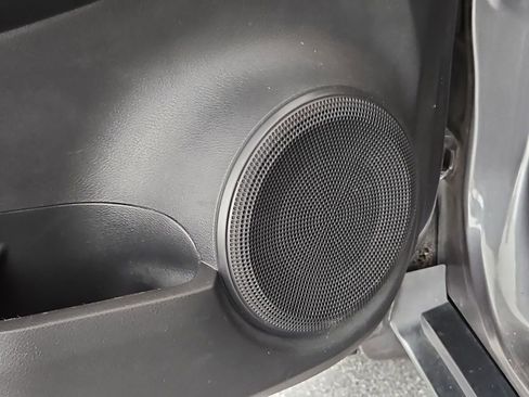 Used 2020 Nissan Kicks S image 29