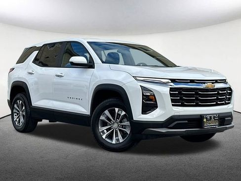 Used 2025 Chevrolet Equinox LT image 2