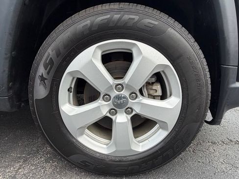Used 2019 Jeep Compass Latitude w/ Popular Equipment Group AWD/4WD image 38