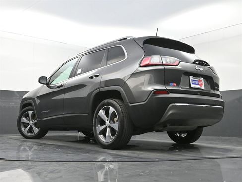 Used 2019 Jeep Cherokee Limited image 28