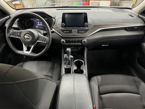 Used 2024 Nissan Altima 2.5 SV image 17